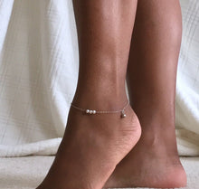 Load image into Gallery viewer, Black and White Pearl Anklet. Black and White Freshwater Pearl Sterling Silver Ankle Bracelet with Bell Charm. Genuine Pearl Anklet.