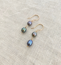 Load image into Gallery viewer, Peacock Double Oval Pearl Earrings
